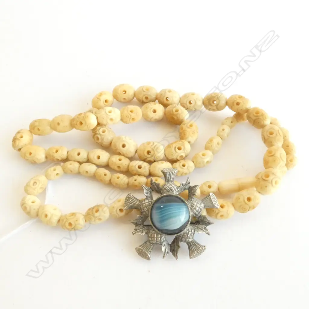 BONE BEAD NECKLACE AND COSTUME SCOTTISH BROOCH Image 1++