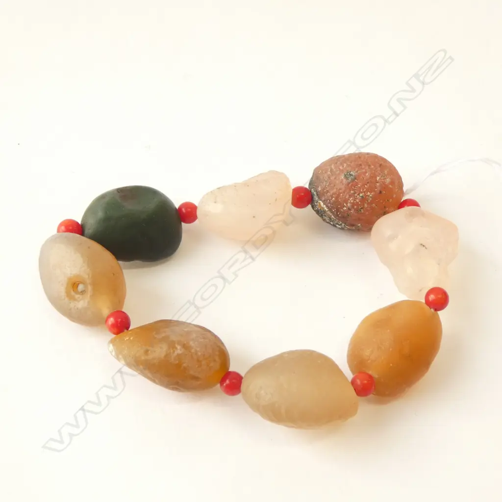 NATURAL FORM JADE BRACELET  Image 1++