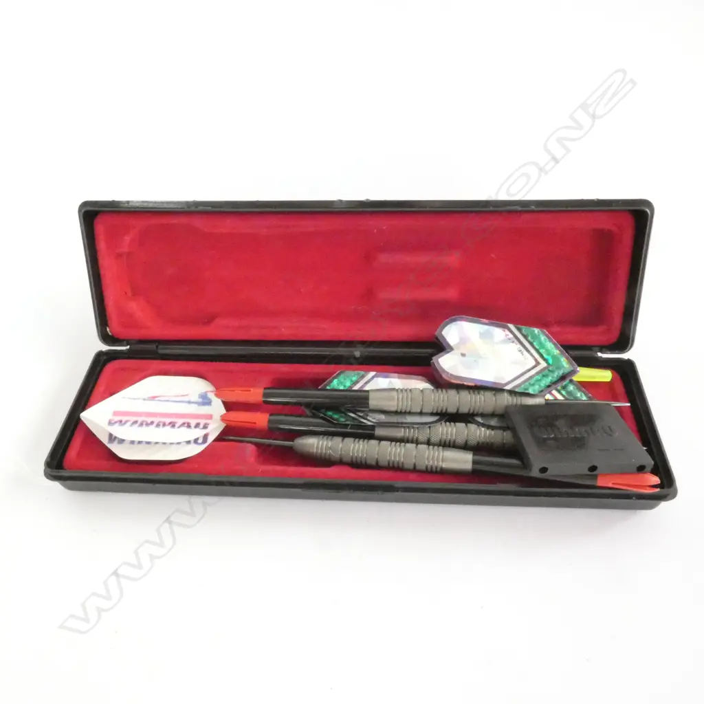 SET OF DARTS - WINMAU Image 1++