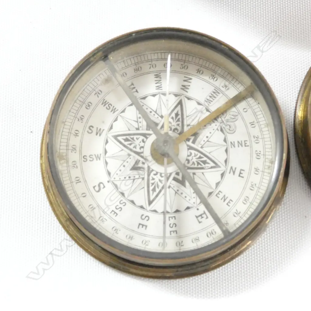 WARTIME COMPASS, IN ORIGINAL PROTECTIVE CONTAINER Image 1++