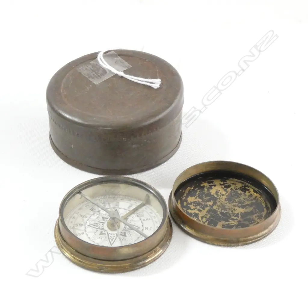 WARTIME COMPASS, IN ORIGINAL PROTECTIVE CONTAINER Image 1++