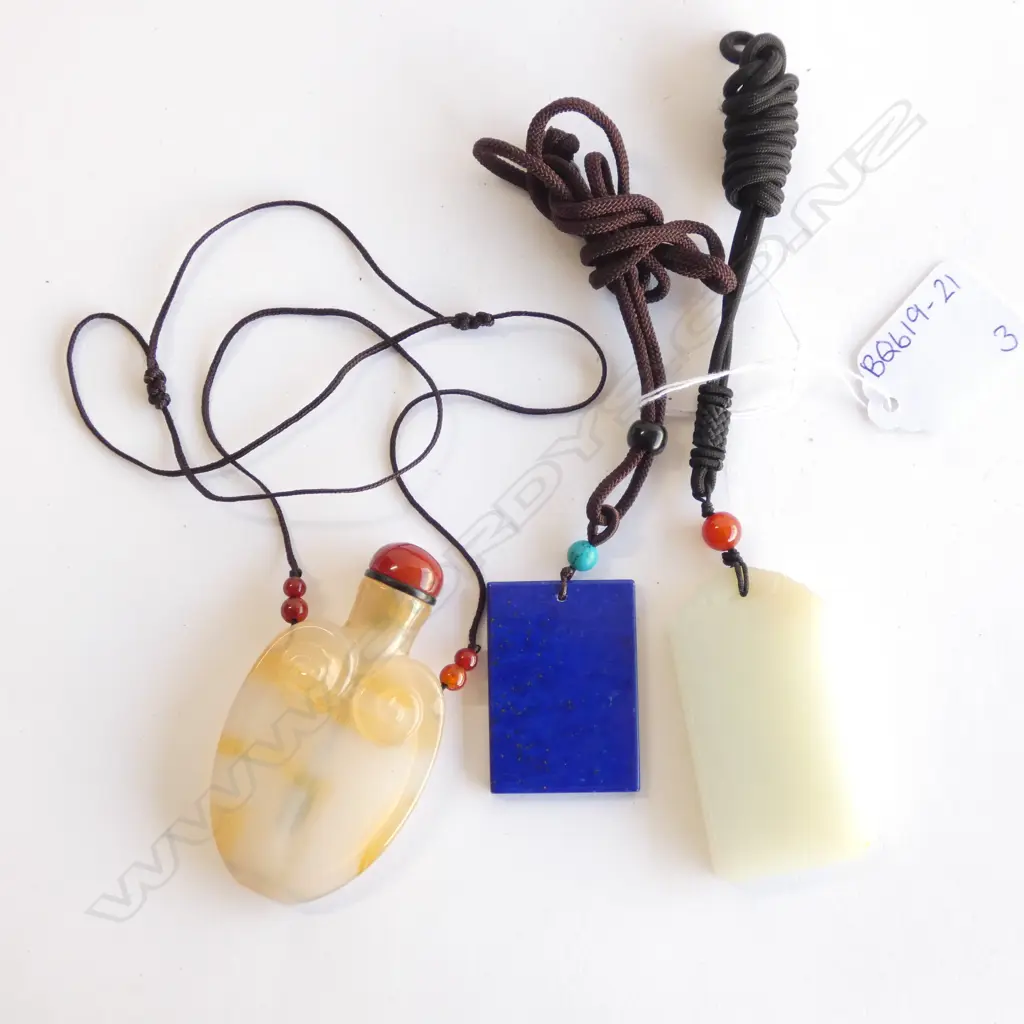 PR JADE NECKLACES, ONE SNUFF BOTTLE  H. 75MM  + ONE OTHER Image 1++