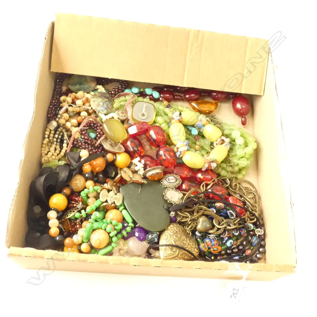 BOX COSTUME JEWELLERY  Image 1++