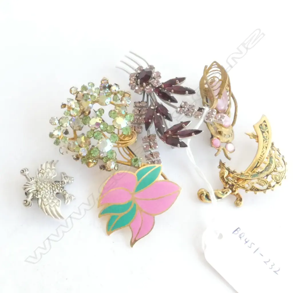 COSTUME BROOCHES Image 1++