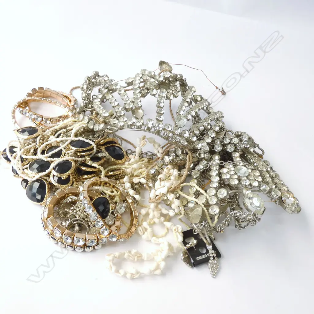 BAG ASST. COSTUME JEWELLERY  Image 1++