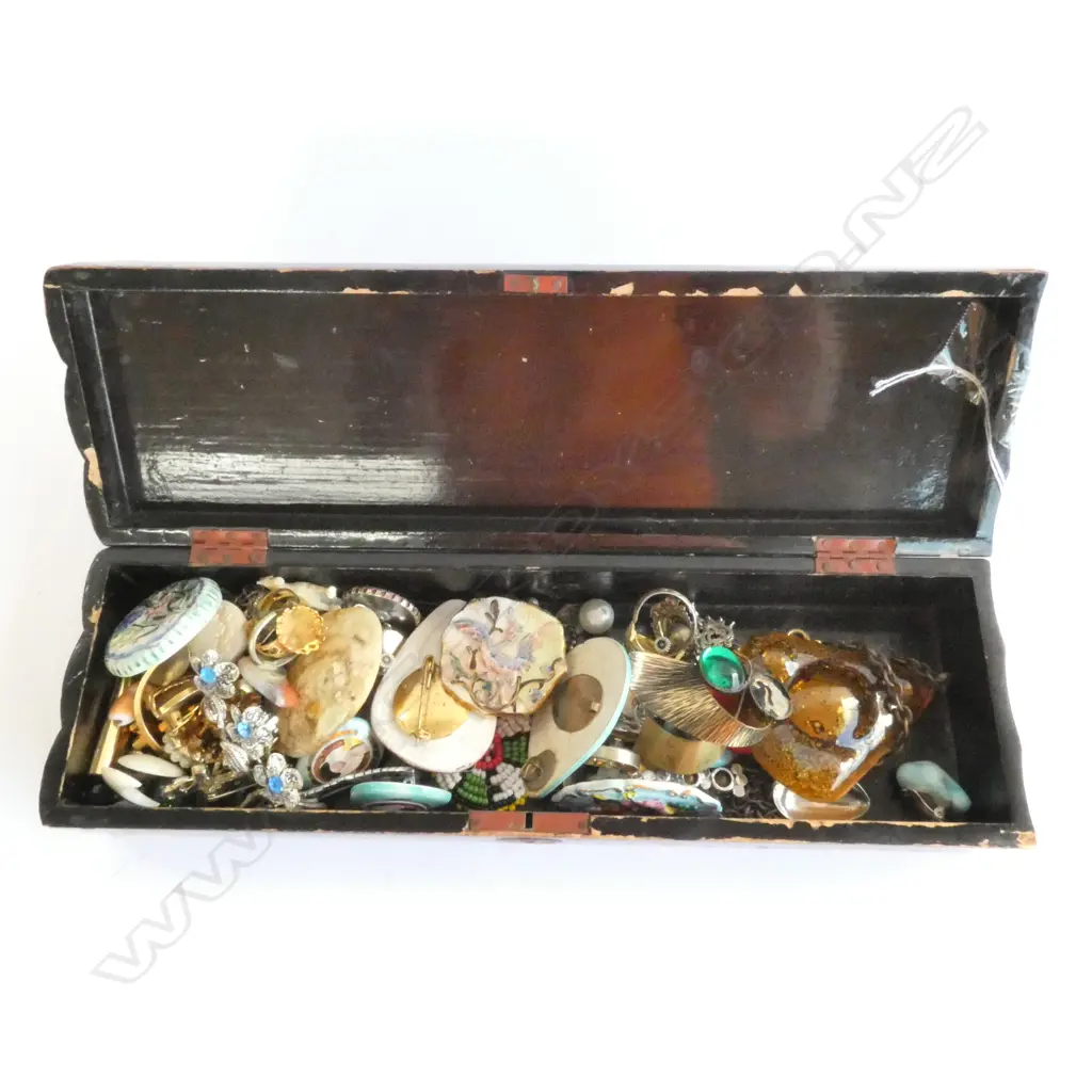 OLD LACQUER BOX (280 X 90) OF COSTUME JEWELLERY  Image 1++