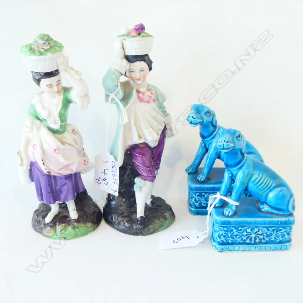 PR SM. BLUE ASIAN DOGS H. 95MM & TWO OLD FIGURINES H. 155MM  Image 1++