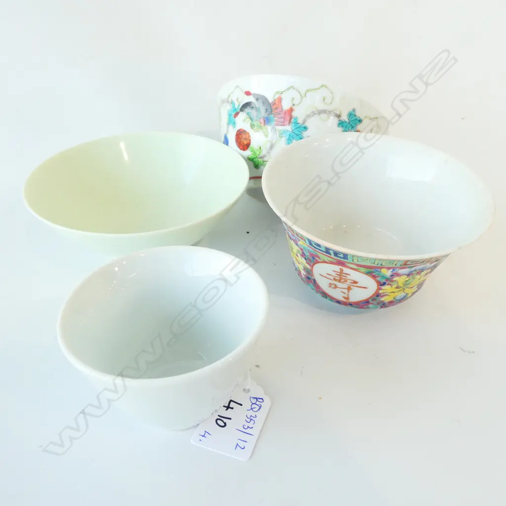 4 CHINESE PORCELAIN TEA CUPS 1 QIANLONG MARK Image 1++