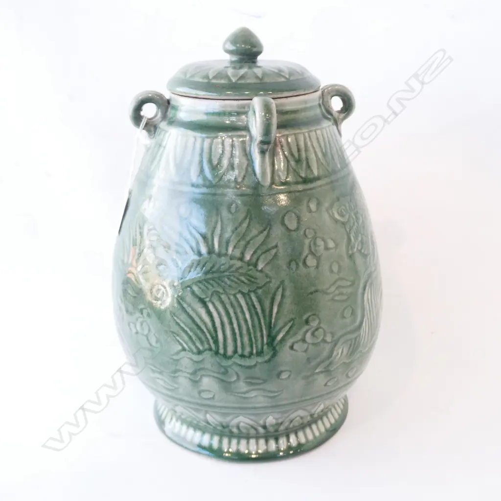ORIENTAL CELADON LIDDED JAR INCISED FISH H.300mm Image 1++