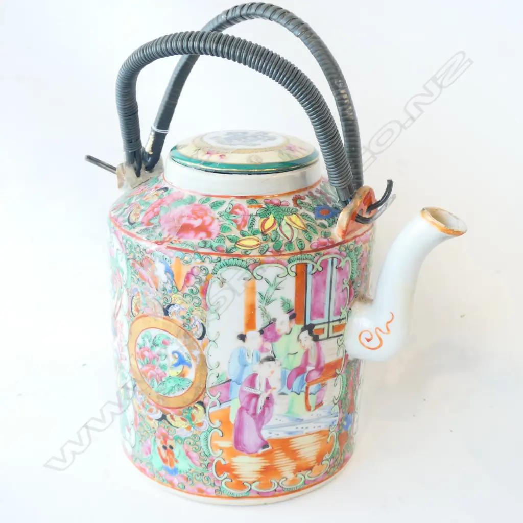 FAMILLE ROSE TEAPOT H. 175MM Image 1++