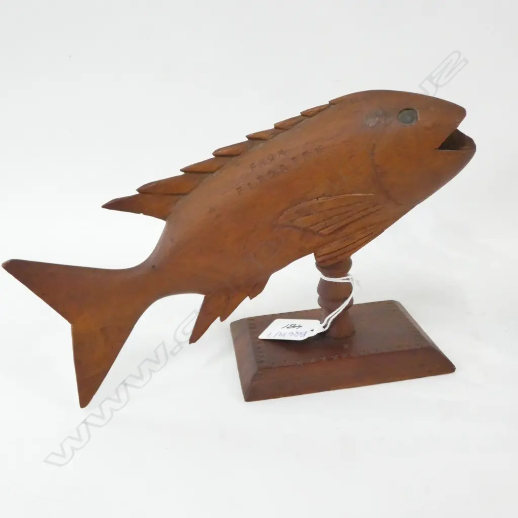 PITCAIRN ISLAND CARVED WOODEN FISH ON STAND L. 230MM Image 1++