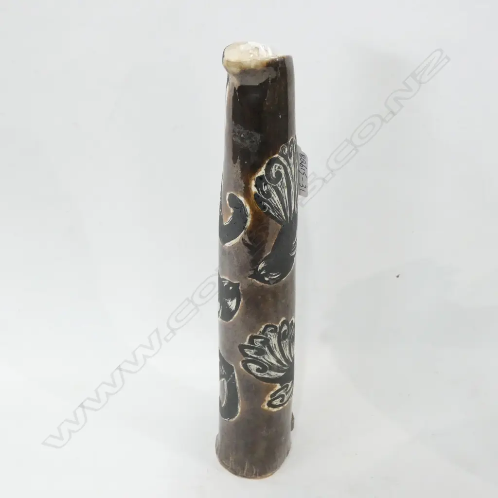 AMBER SMITH POURING VESSEL 'AROHANUI PIWAKAWAKA KISSING FANTAILS' H. 325MM Image 1++