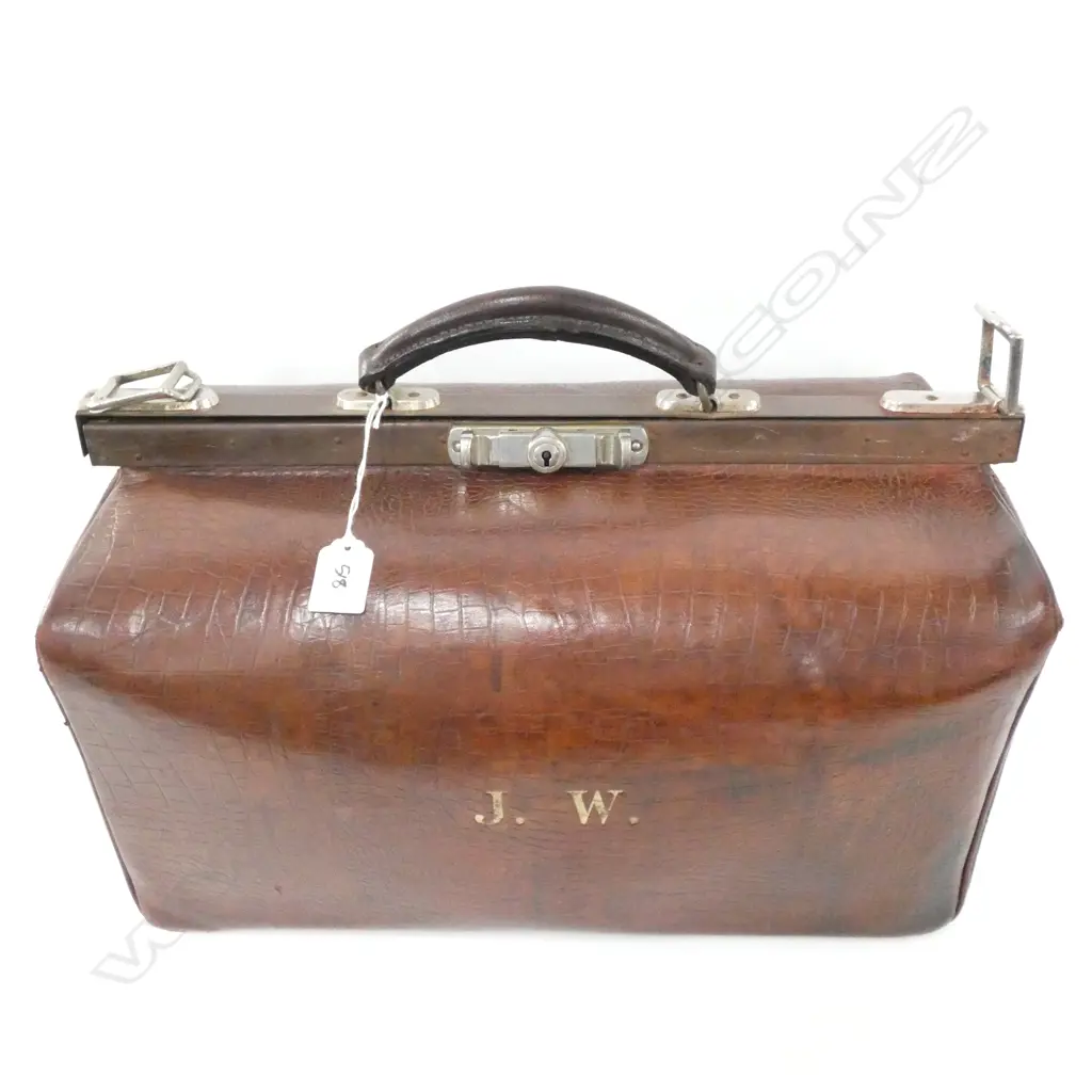 LARGE VINTAGE LEATHER GLADSTONE BAG, 450 X 300MM Image 1++