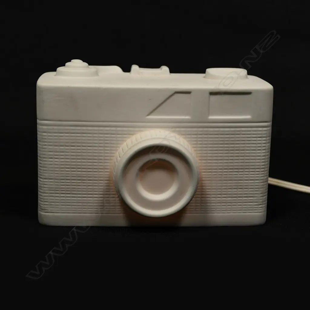 RARE 1980S 'SARSAPARILLA OF NEW YORK' PORCELAIN CAMERA LAMP, 135 X 90MM Image 1++