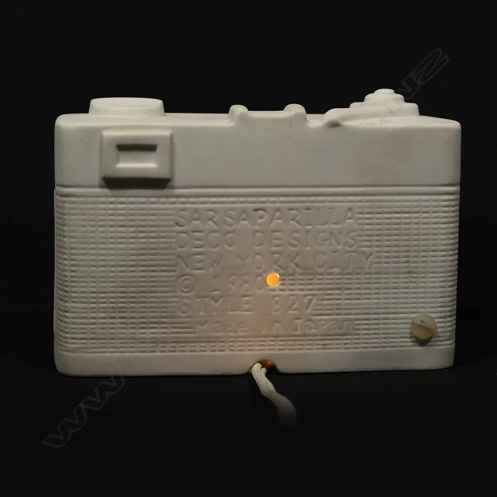 RARE 1980S 'SARSAPARILLA OF NEW YORK' PORCELAIN CAMERA LAMP, 135 X 90MM Image 1++
