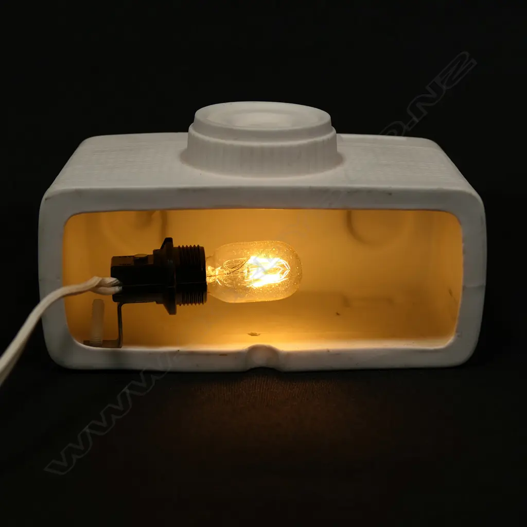 RARE 1980S 'SARSAPARILLA OF NEW YORK' PORCELAIN CAMERA LAMP, 135 X 90MM Image 1++