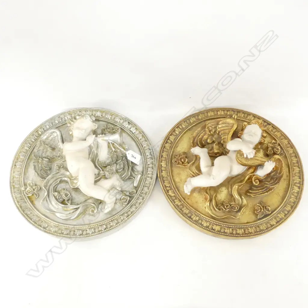2 CIRCULAR MOULDED PLAQUES D 300 MM Image 1++