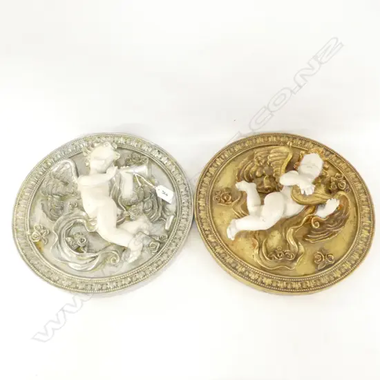 2 CIRCULAR MOULDED PLAQUES D 300 MM