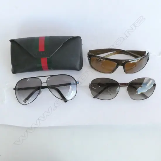 3 PAIRS SUNGLASSES; GUCCI AF CASED, OROTON, MOLLYHAWK