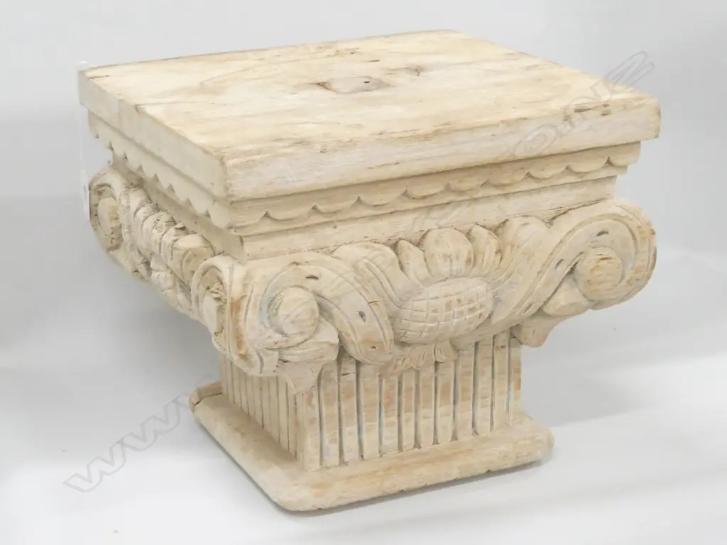 CARVED WOODEN CAPITAL H. 270MM Image 1++