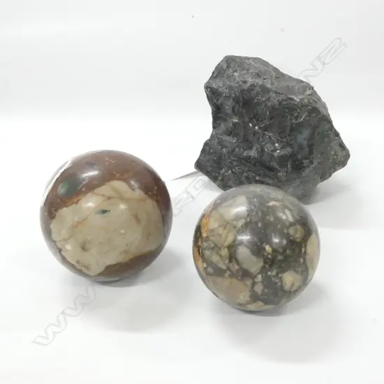 2 MARBLE BALLS + ROCK SPECIMEN D 80 MM