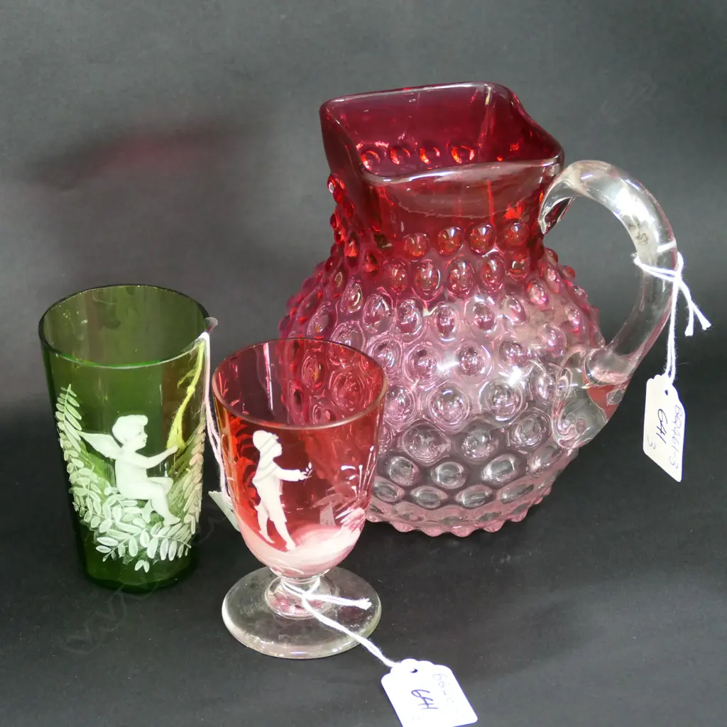 PR MARY GREGORY GLASSES + CRANBERRY BUBBLE GLASS JUG H. 165MM Image 1++