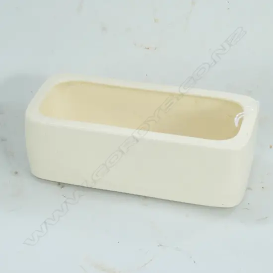 CROWN LYNN WHITE TROUGH VASE WAVE PATTERN L 180MM