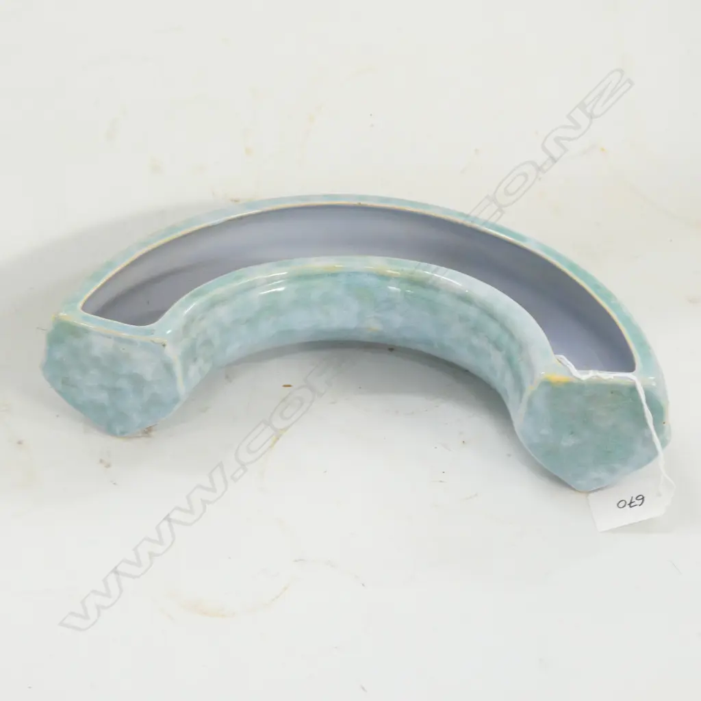 LG CROWN LYNN TRICKLE GLAZE HORSE SHOE VASE L 280MM Image 1++
