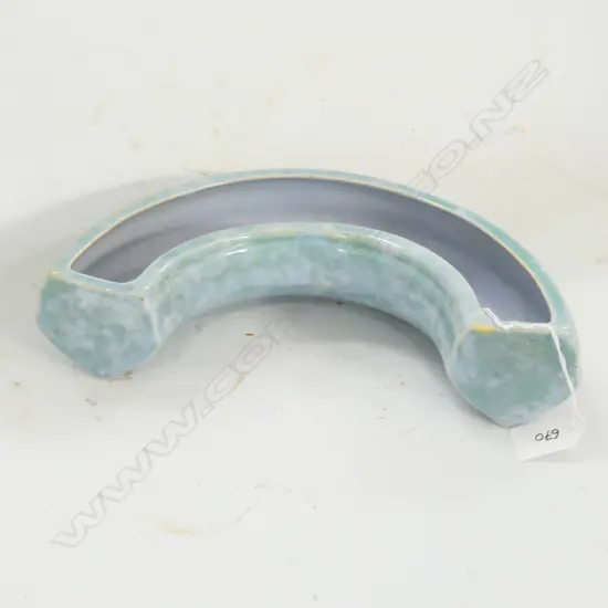 LG CROWN LYNN TRICKLE GLAZE HORSE SHOE VASE L 280MM