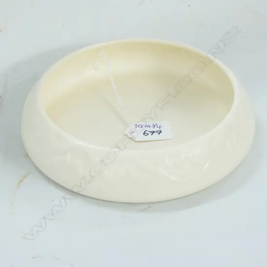 CROWN LYNN WHITE MAORI PATTERN BOWL DIA. 180MM