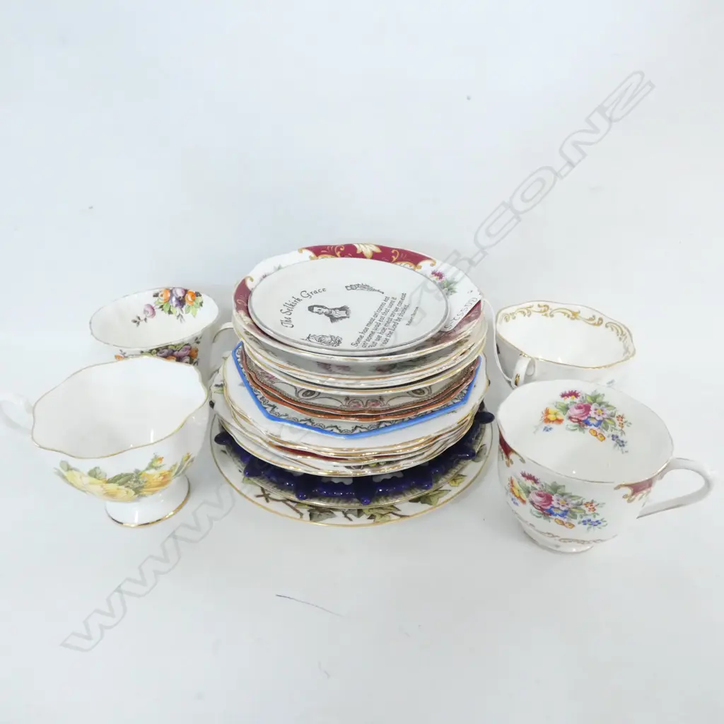 SELECTION OF TRIOS & CHINA PLATES ROYAL ALBERT/VICTORIAN ETC Image 1++
