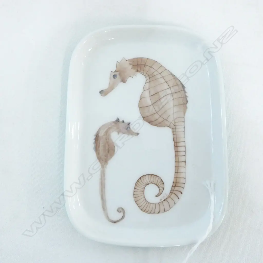 NORITAKI AIR NZ HAND PAINTED SEA HORSE DISH. DIA 145MM Image 1++