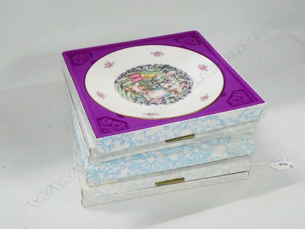 FOUR ROYAL DOULTON VALENTINES DAY PLATES - IN ORIGINAL BOXES. DIA. 210MM Image 1++
