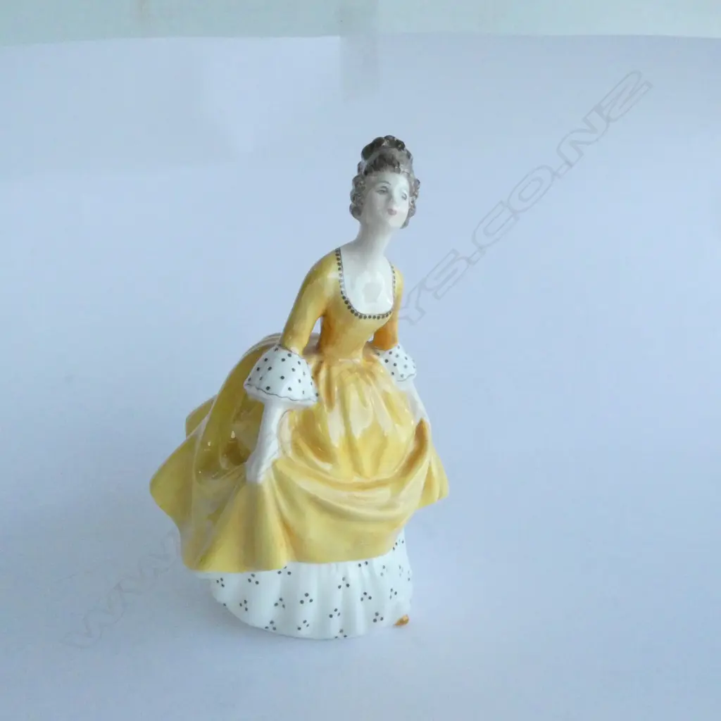 ROYAL DOULTON FIGURINE ' CORALIE' HN 1963 H.195MM Image 1++