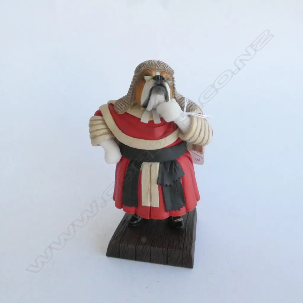 ROBERT HARROP RESIN SCULPTURE 'BULLDOG JUDGE', H.140mm Image 1++