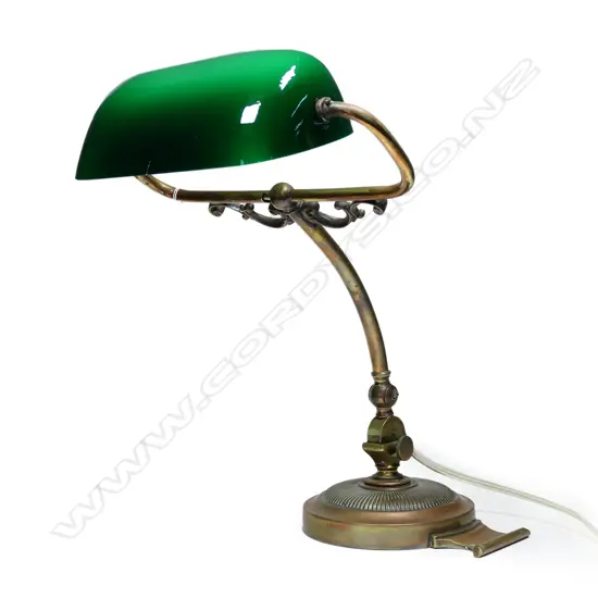 ANTIQUE BANKER’S LAMP WITH GREEN SHADE & HEAVY BRASS BASE, H. 400MM