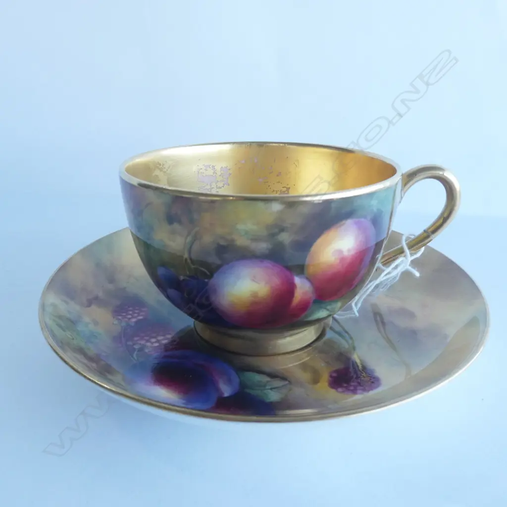 ROYAL WORCESTER GOLD & FRUIT CUP & SAUCER. FAULTS TO SAUCER Image 1++