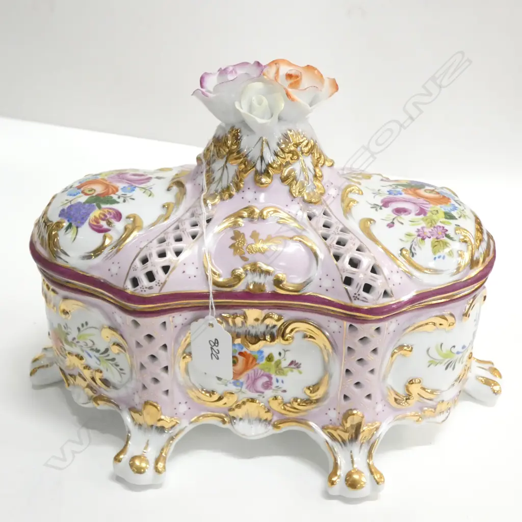 LG LIMOGES DECORATIVE LIDDED CONTAINER. 295 X 190MM Image 1++