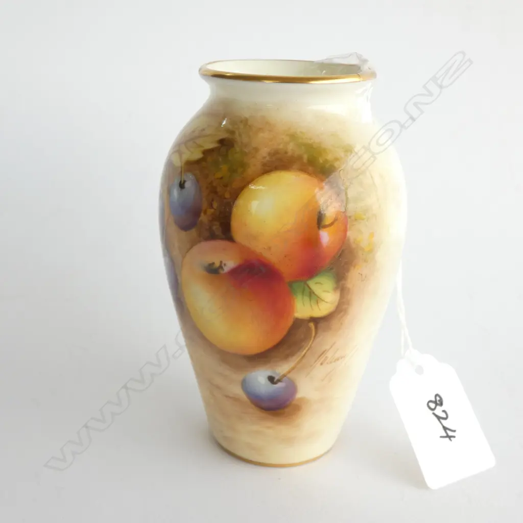 ROYAL WORCESTER H/PAINTED VASE H 110 MM Image 1++