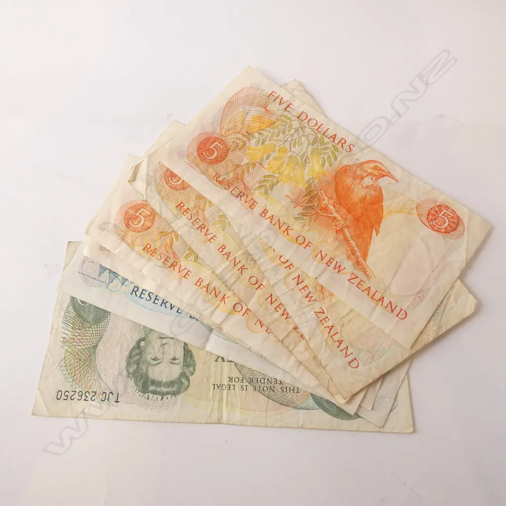 OLD NZ NOTES; 1 X $20 / 2 X $10 / 5 X $5 Image 1++
