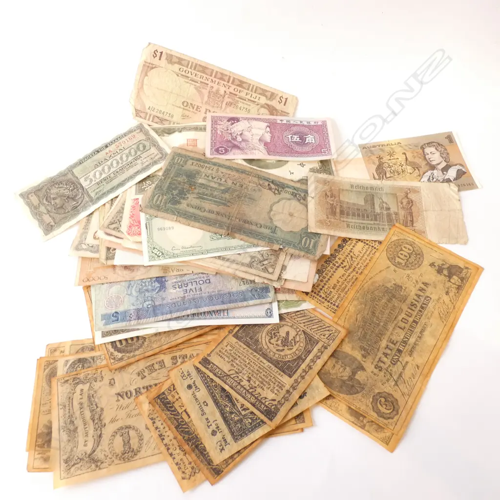 OLD CARD BOX ASSORTED MIXED CURRENCY & NATIONALITY BANK NOTES Image 1++