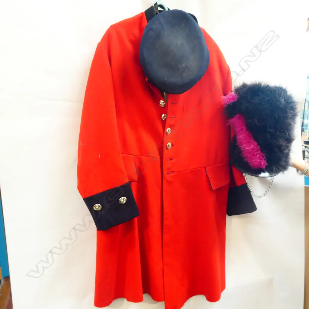 ROYAL HOSPITAL SCARLET COAT /HAT ETC Image 1++