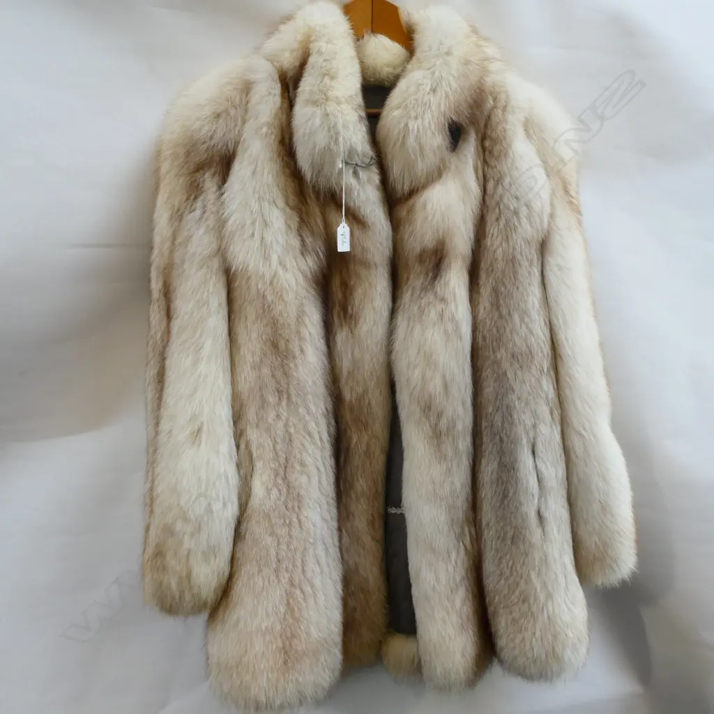 WHITE ARCTIC FOX COAT  Image 1++