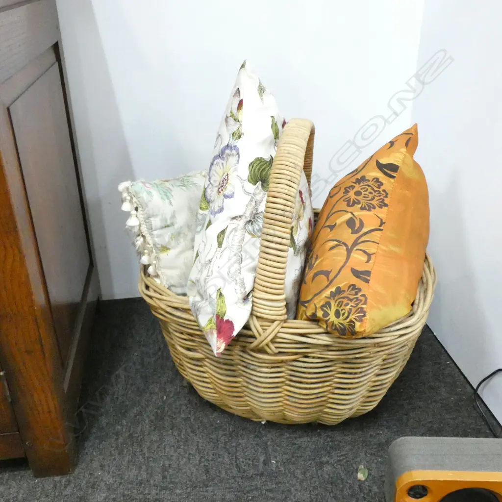 BASKET OF CUSHIONS  Image 1++