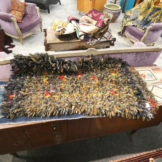 HANDHOOKED RUG LONG THREAD C1940 L1100  W550
