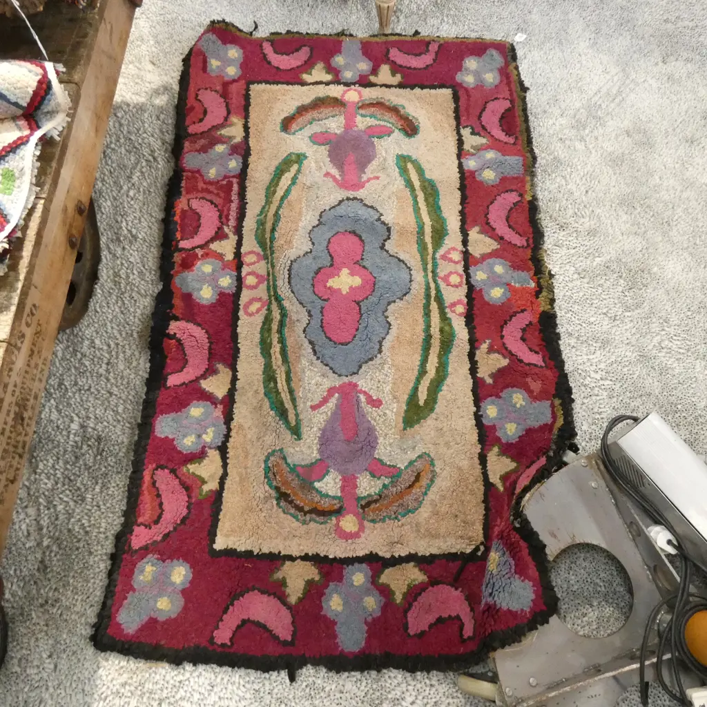 OMEGA STYLE HAND HOOKED RUG C 1930 L1450 W860 Image 1++