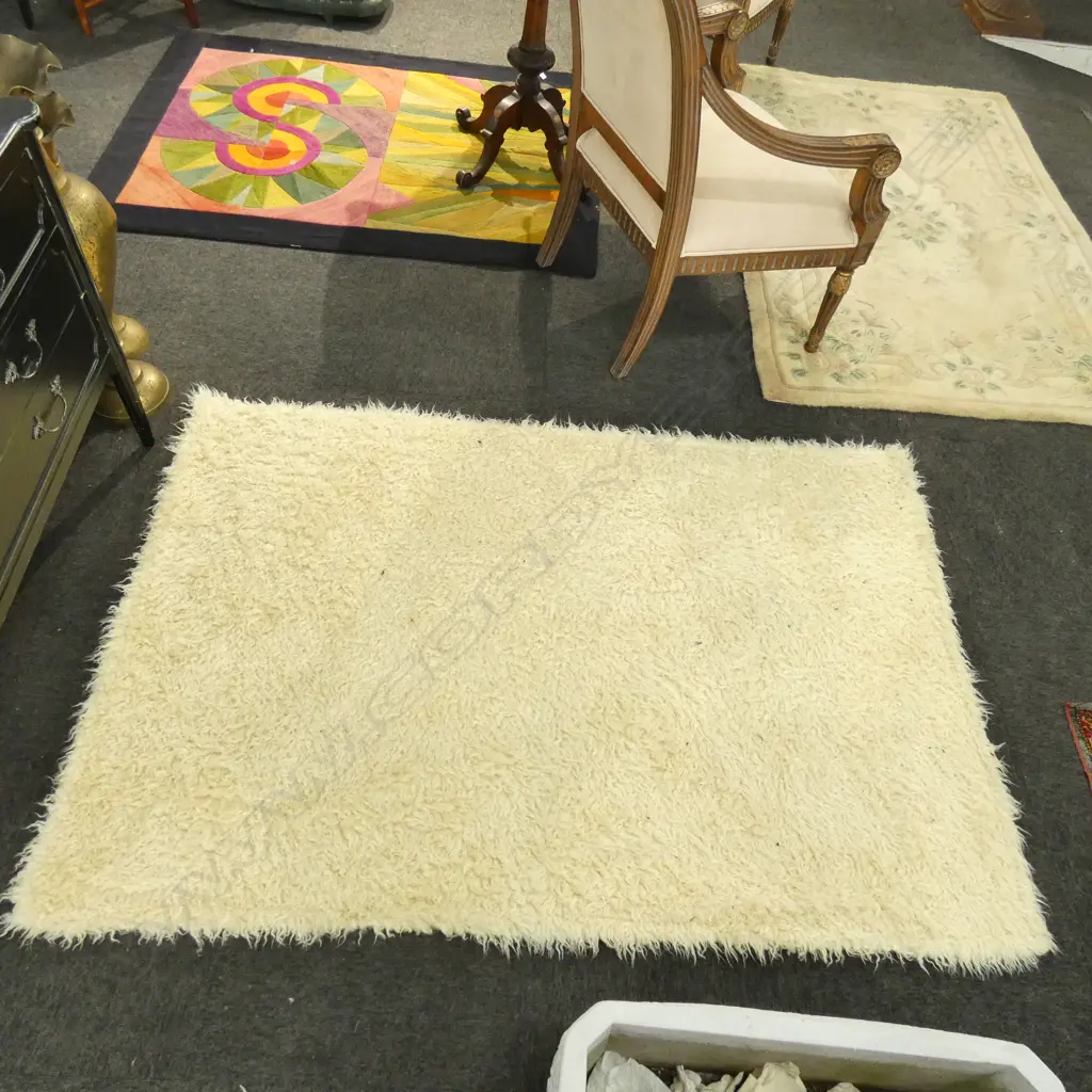 CHINESE RUG PLUS FLOKATI RUG  Image 1++