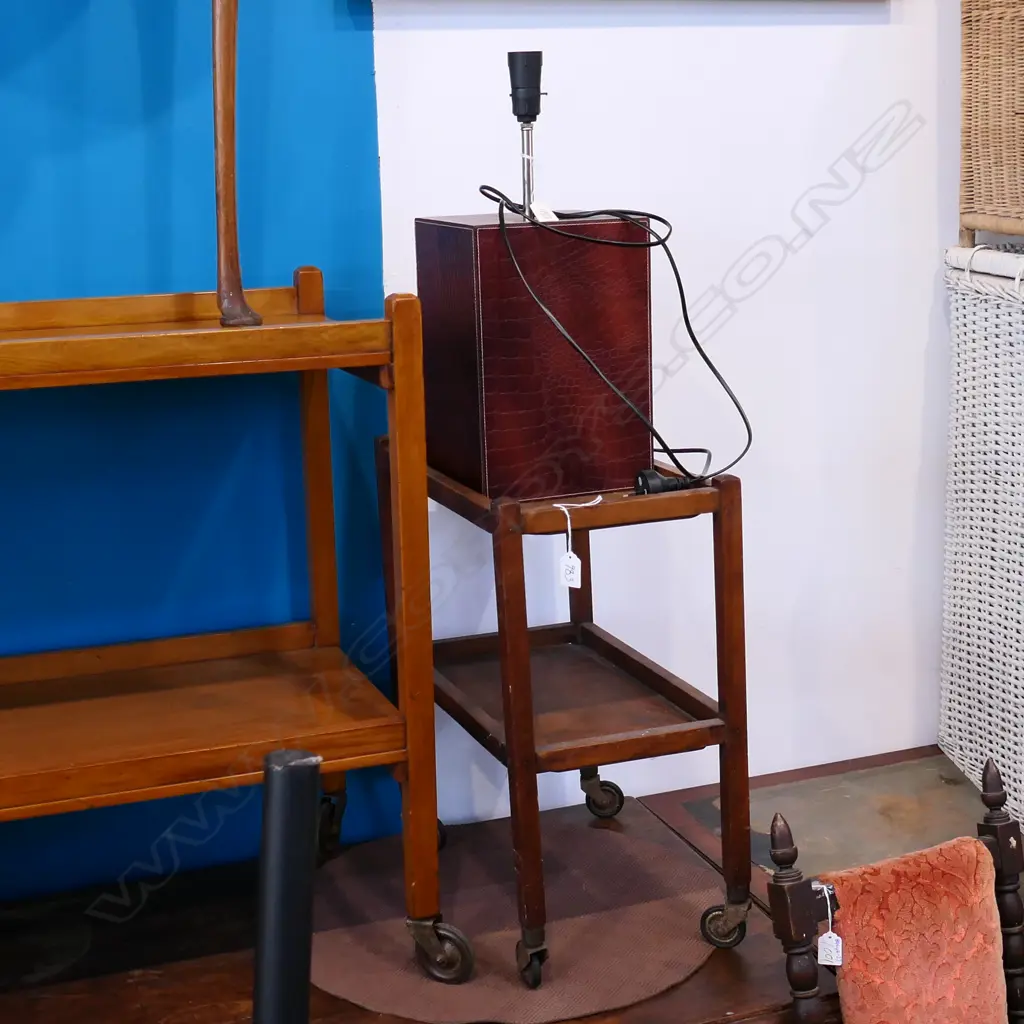 LAMP BASE & VINTAGE TEA TROLLEY.  Image 1++