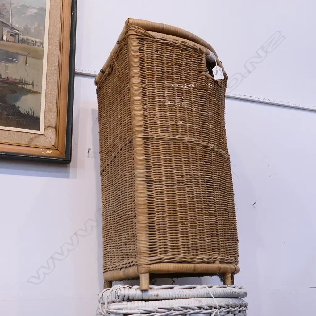 CANE LAUNDRY BASKET Image 1++