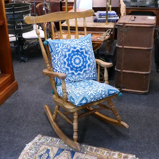 ROCKING CHAIR